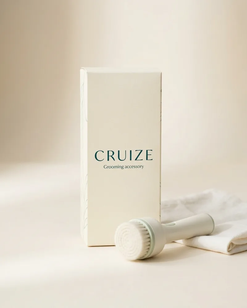 Illustrative pack for Eye Brow Razors, with a CRUIZE label. Not the real product or its packaging.