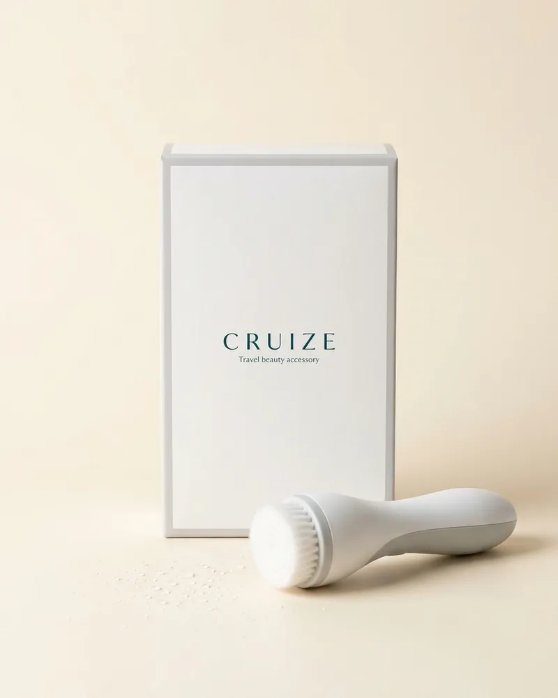 Illustrative pack for Travel Face Brush Le Voyageur, with a CRUIZE label. Not the real product or its packaging.